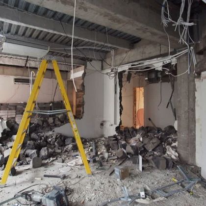 Raum während Asbestsanierung