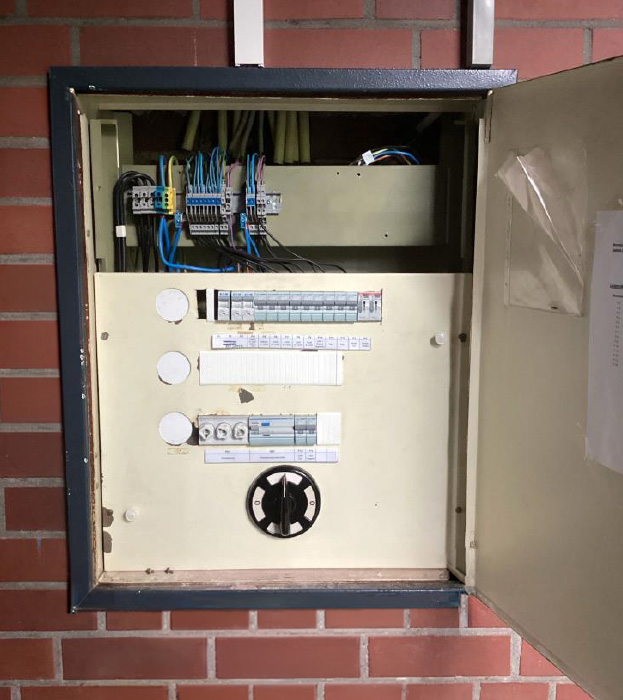 Elektroschrankverteiler mit Asbest